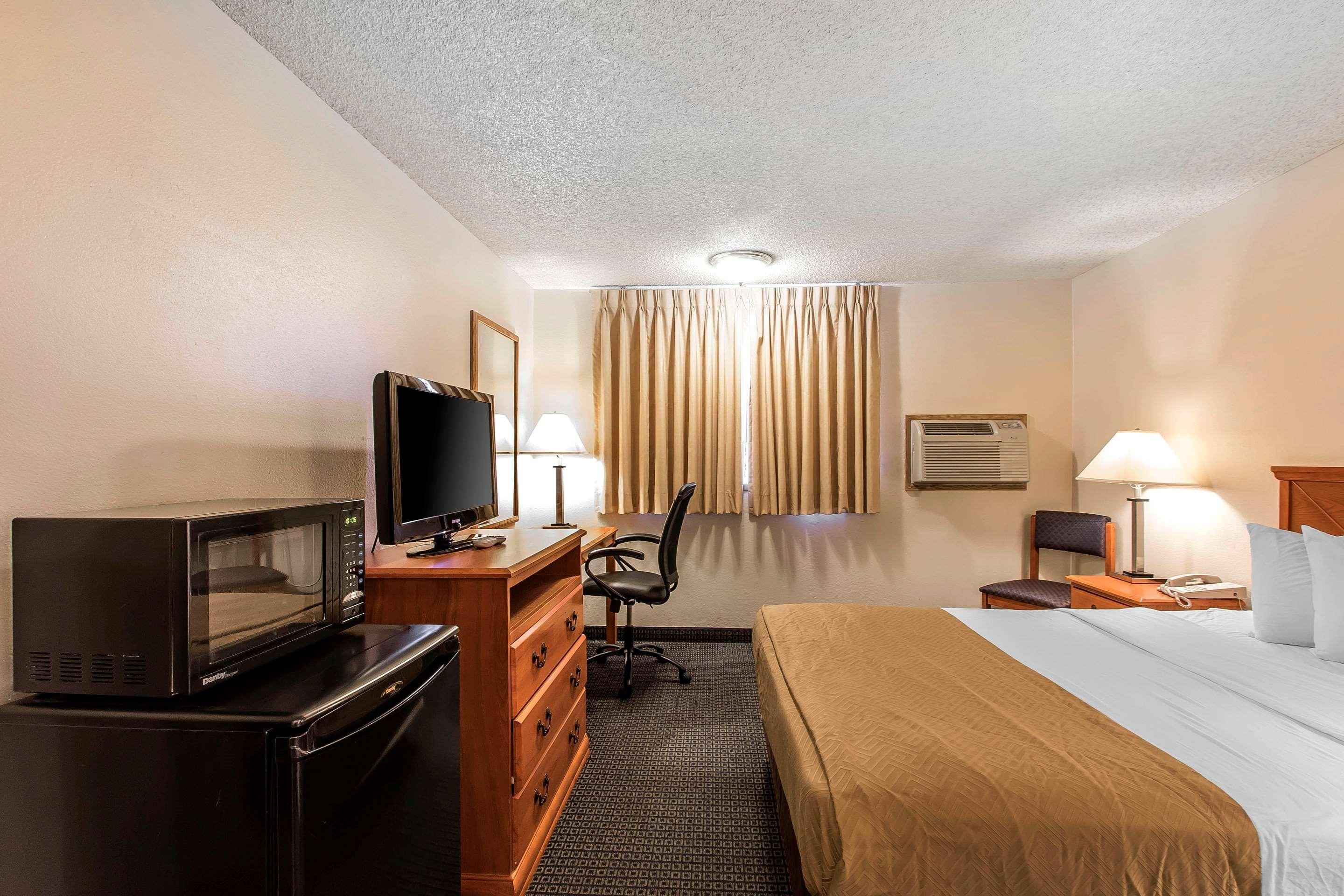 Brentwood Inn Клинтон Экстерьер фото