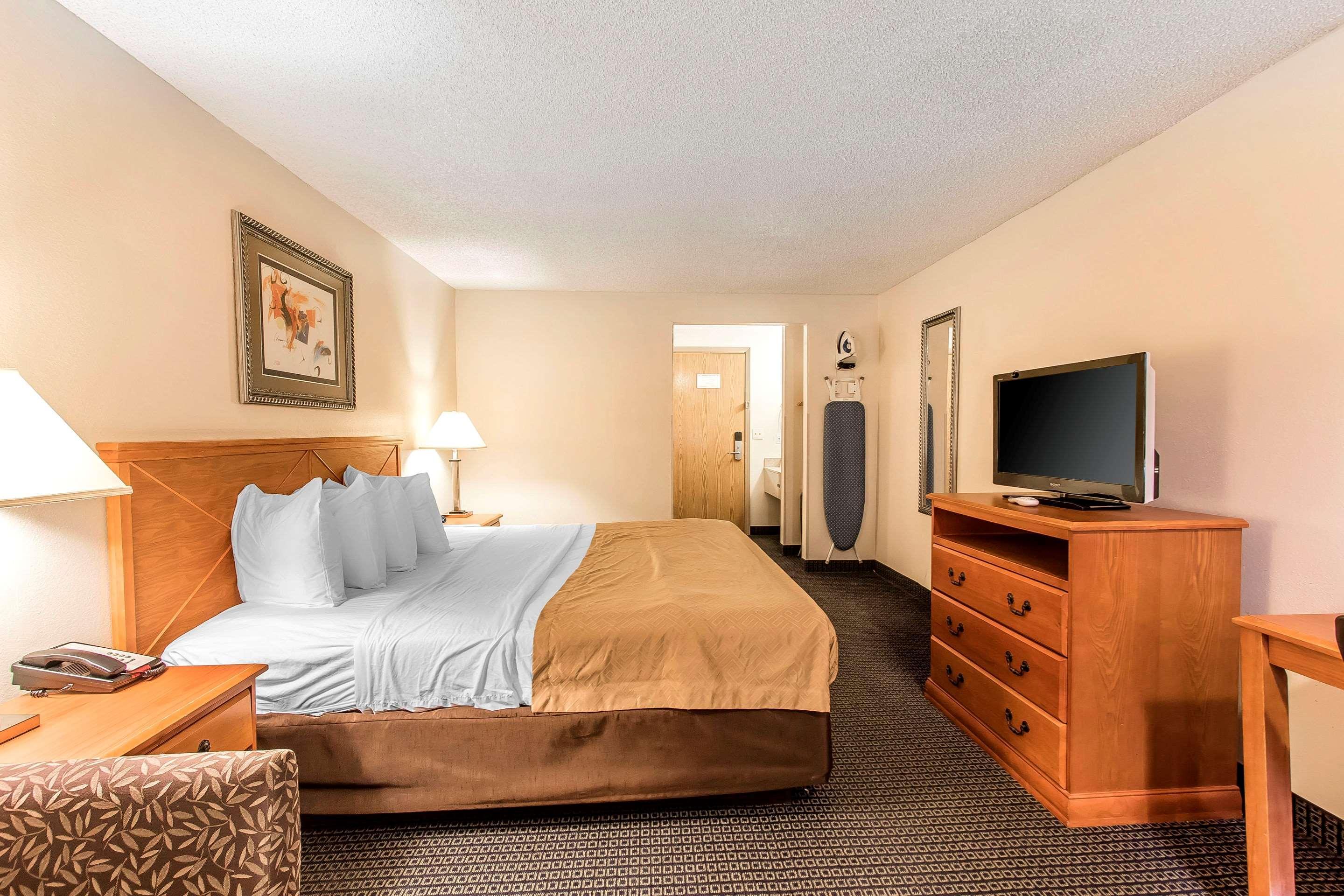 Brentwood Inn Клинтон Экстерьер фото
