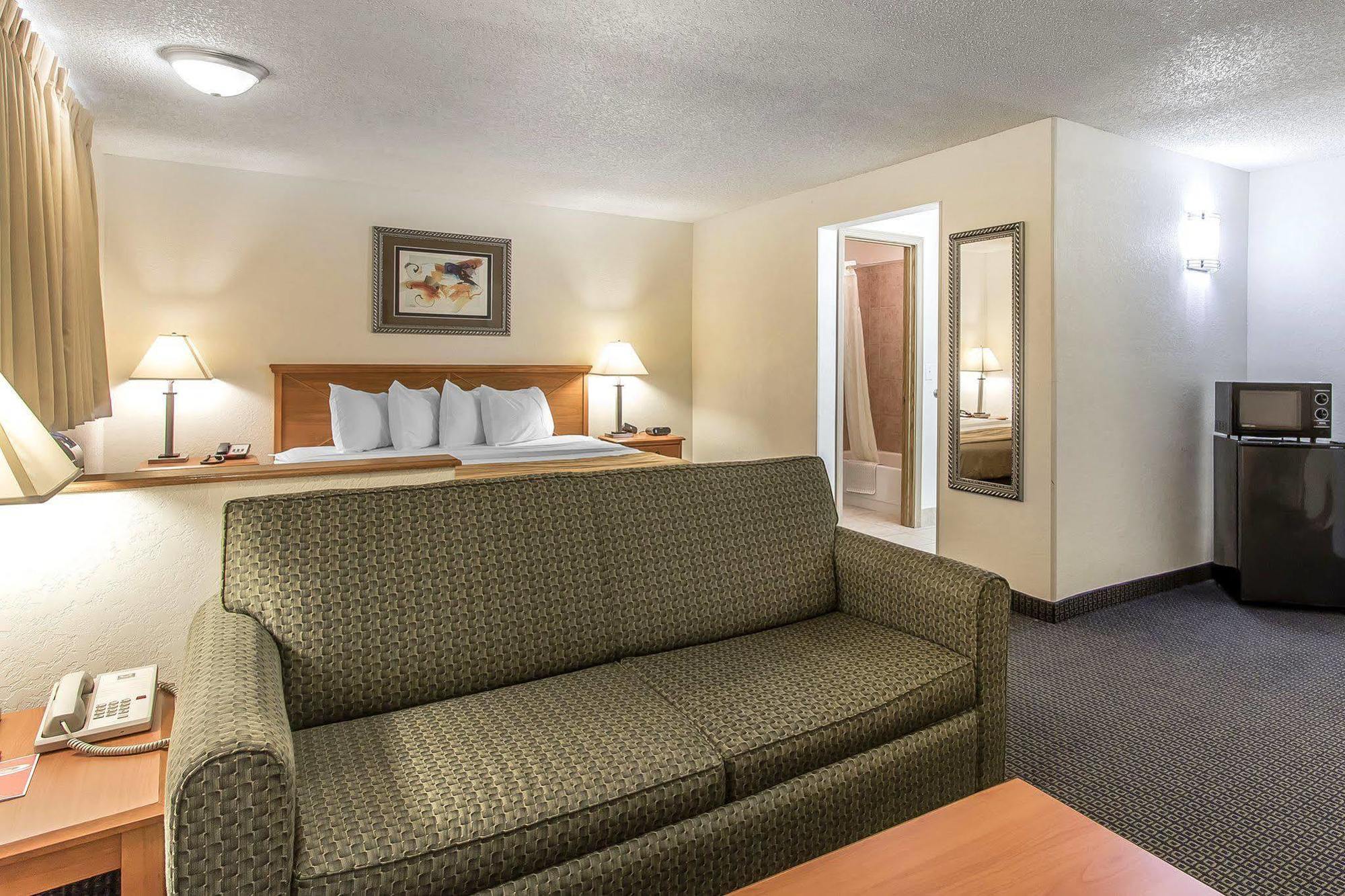 Brentwood Inn Клинтон Экстерьер фото